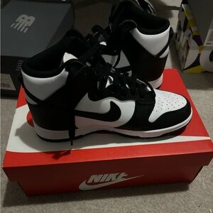 Black and white Nike dunks